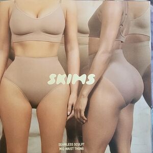 SKIMS Seamless Sculpt Mid Waist Thong -Sand